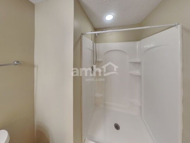 Building Photo - 7028 Oak Brook Terrace