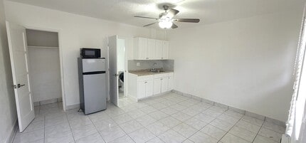 Building Photo - 403 N 19th Ave