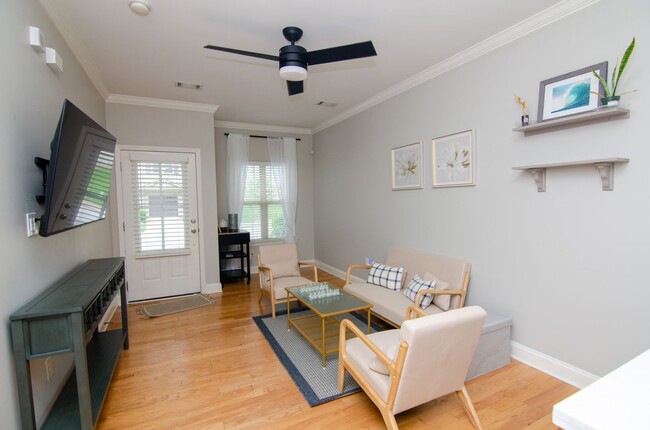 Building Photo - Furnished rental