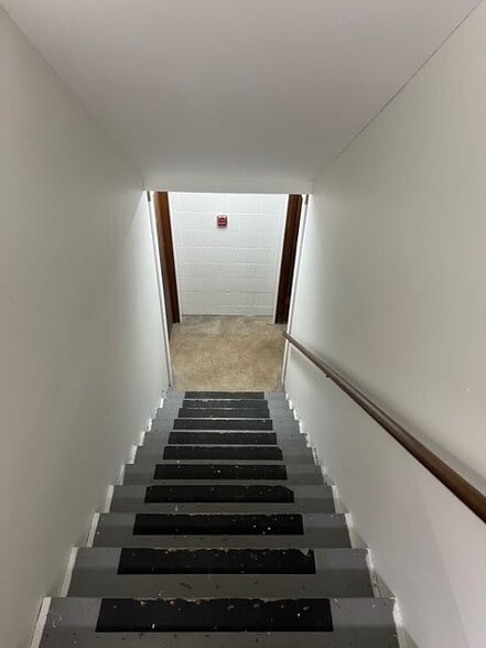 Building Photo - 909 Genrich St