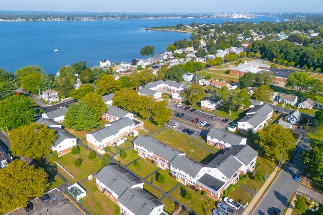 Building Photo - Bullocks Point