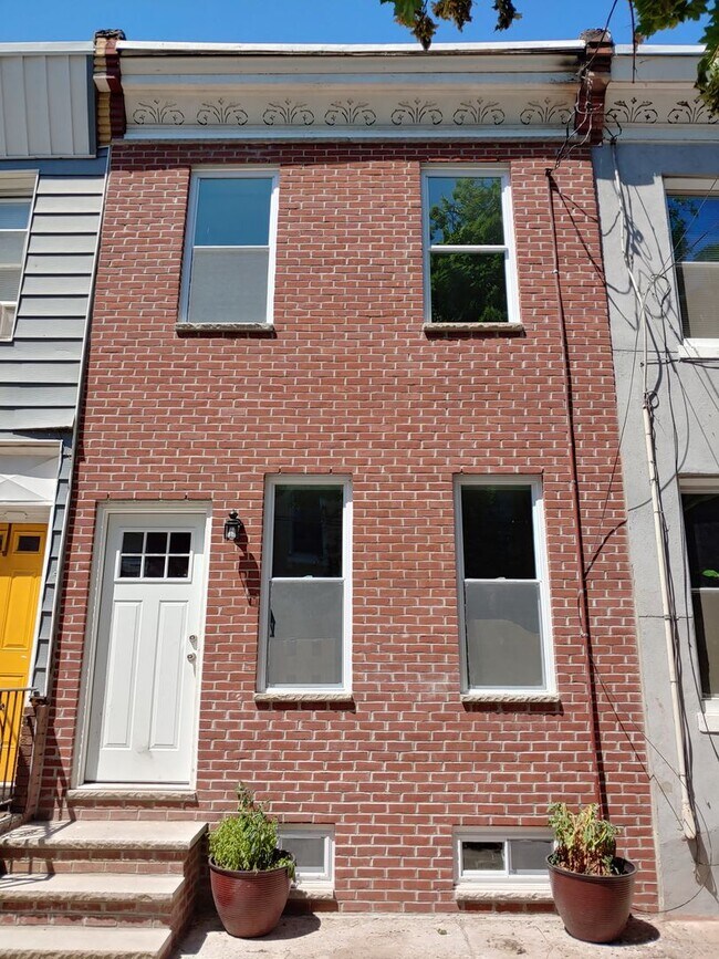 Building Photo - Gorgeous Point Breeze 2 bedroom house-