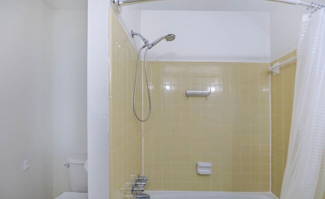 Building Photo - 3BR/2BA Home w/Finished Basement for Rent in Jtown!