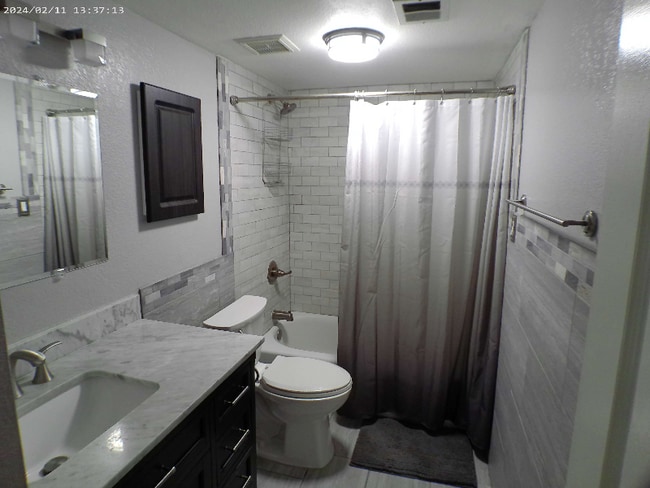 Building Photo - 6439 N 77th Pl