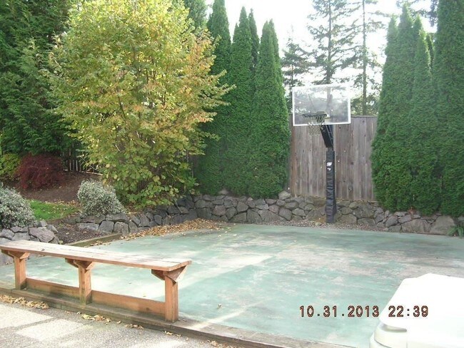 Building Photo - 14674 NW Blackthorne Ln