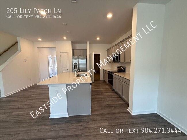 Building Photo - 205 Lily Patch Ln