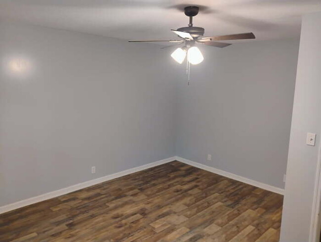 Building Photo - Single Family