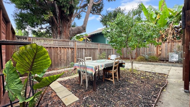 Building Photo - Private Gated Studio with Shared Backyard ...