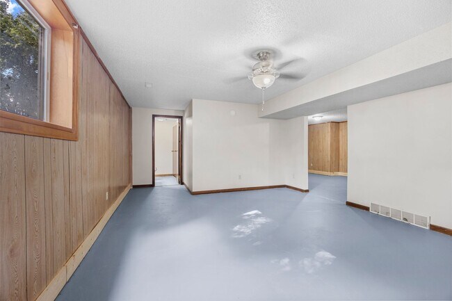 Building Photo - 3801 Pebble Ct