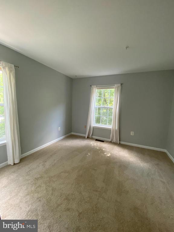 Building Photo - 123 Heathfield Dr