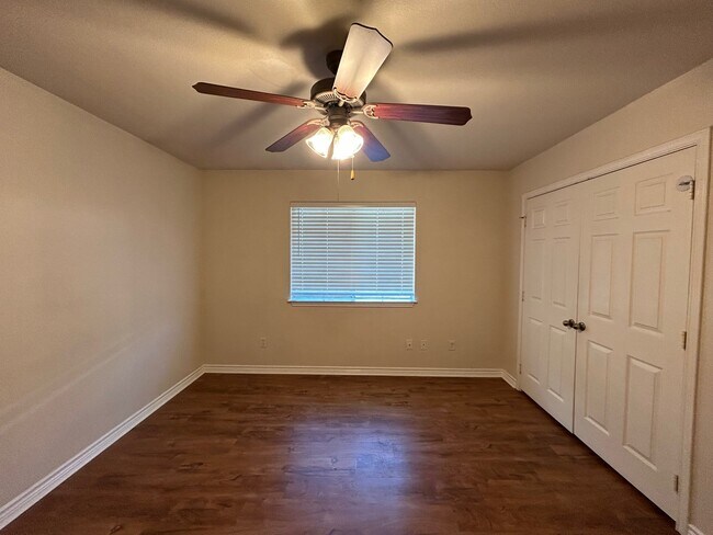 Building Photo - 3740 Oldenburg Ln