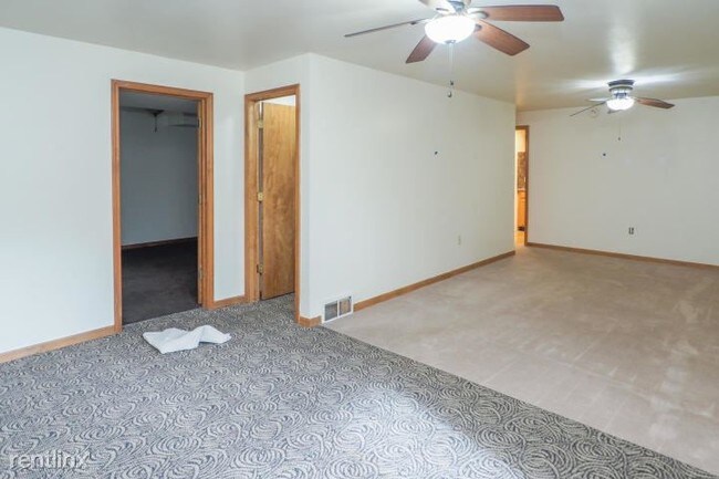 Building Photo - 3 br, 3 bath Duplex - 6065 Fairgrove St