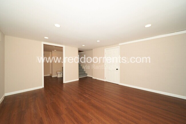 Building Photo - 412 N Merrill St