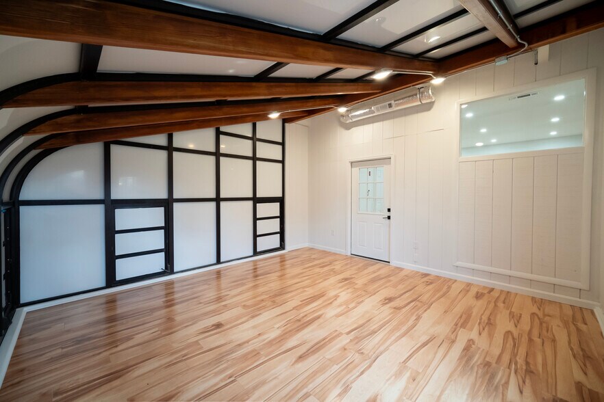 Building Photo - 10 Wampanoag Trl