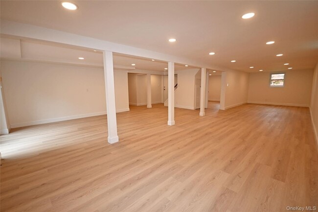 Building Photo - 19 Carriage Rd