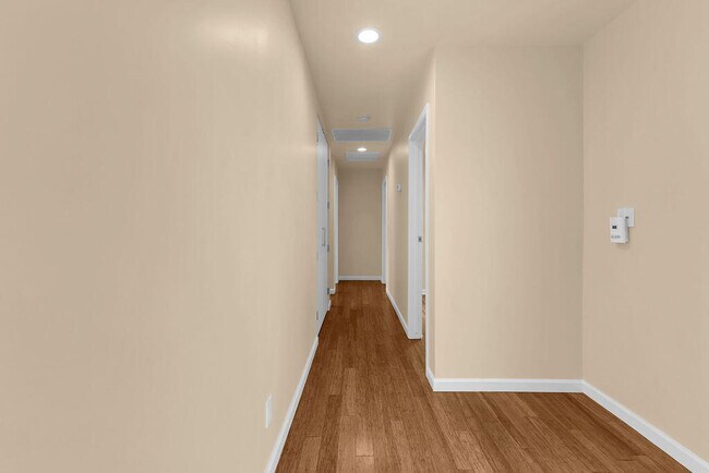 Building Photo - 74773 Leslie Ave