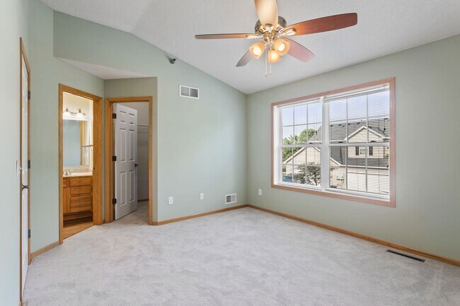 Building Photo - Freshly Remodeled 3bd 3ba Townhome for Rent in Club West, Blaine – Pond View!