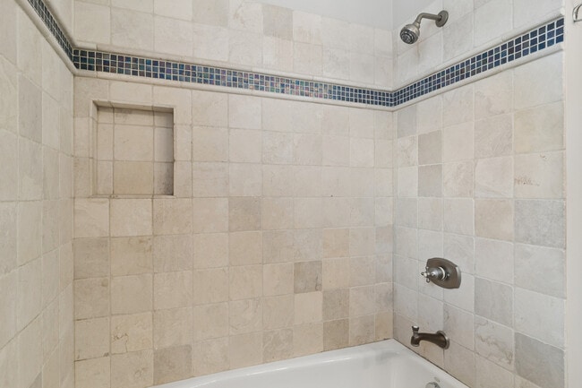 Building Photo - 10 Fairview Ave