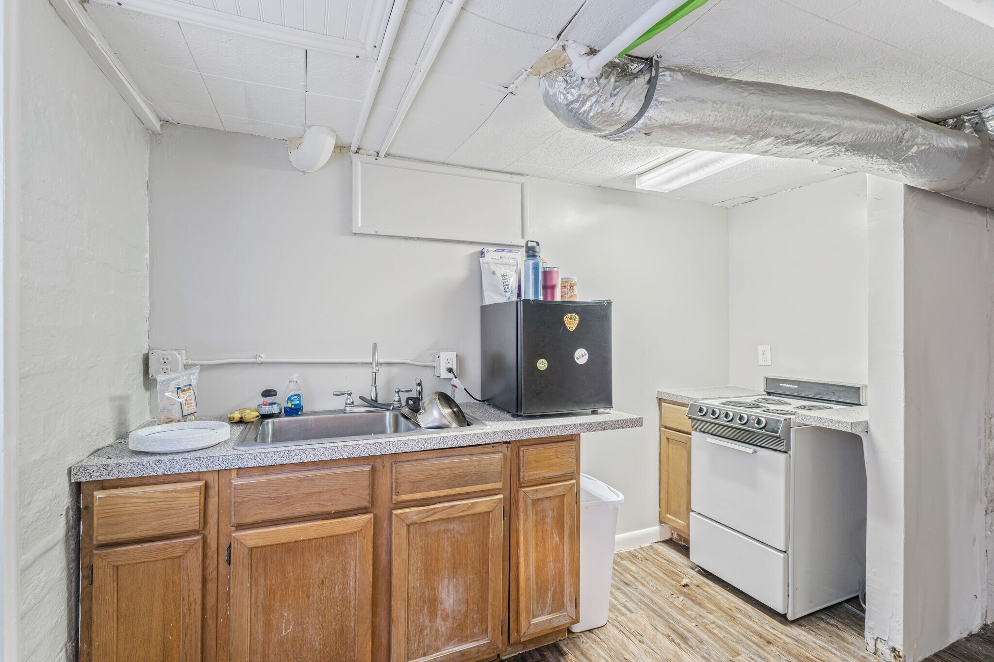 Building Photo - 1606 Laurel Ave