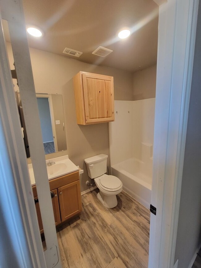 Building Photo - Newer section 8 approved