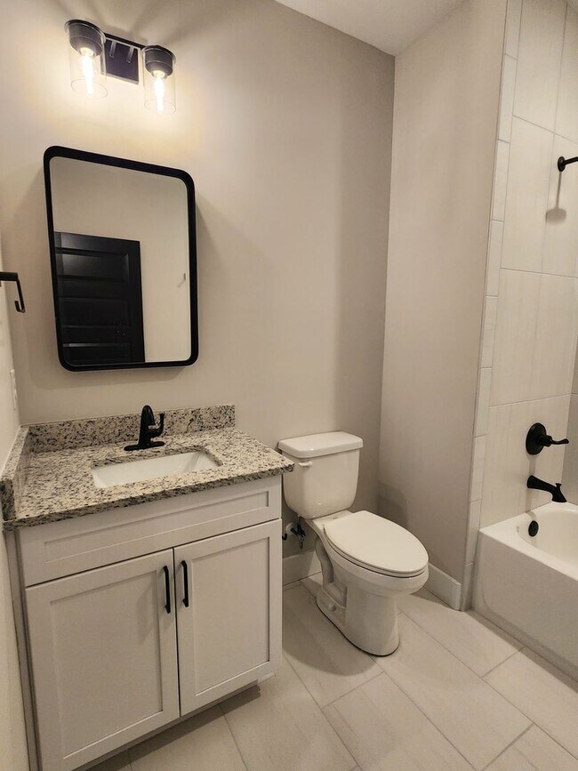 Building Photo - Stunning new executive home in Gulf Shores!
