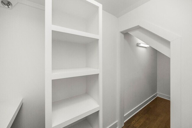 Building Photo - 505A Moore Ave