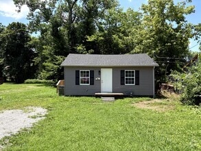 Building Photo - Fully Remodeled 2 Bed, 1 Bath Home