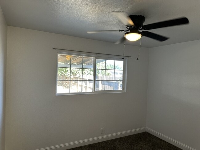 Building Photo - Updated 3 Bedroom 1 Bathroom Home.
