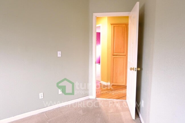 Building Photo - 3910 Mira Sol Dr