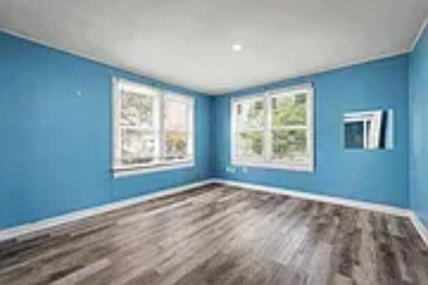 Building Photo - 250 Vernis Ave
