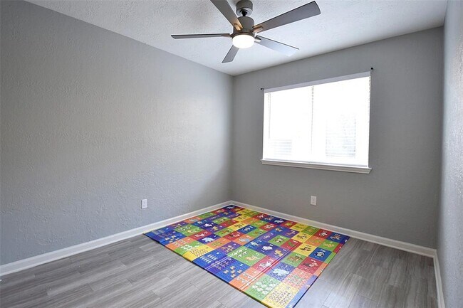Building Photo - 2910 Walnut Springs Dr