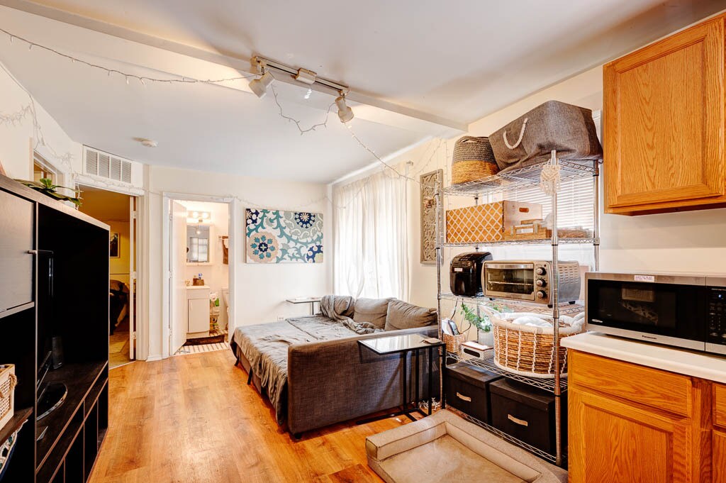 Building Photo - 1627 N Winchester Ave