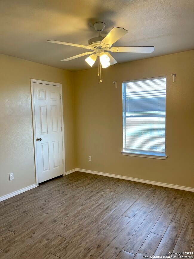 Building Photo - 10714 Mathom Landing