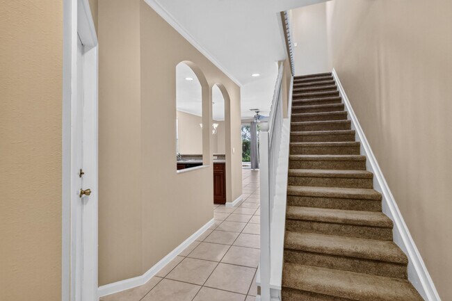 Building Photo - 8103 Bellagio Ln