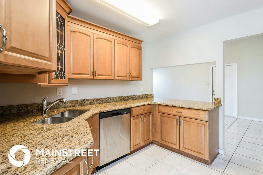 Building Photo - 820 E Flag Ln