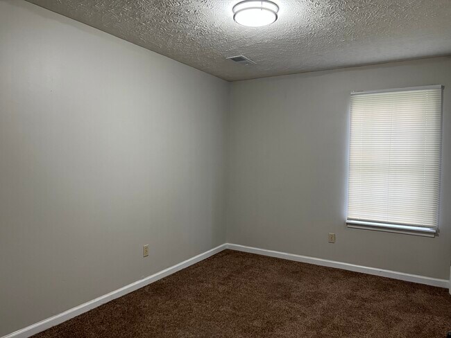 Building Photo - 28 Collinwood Cove