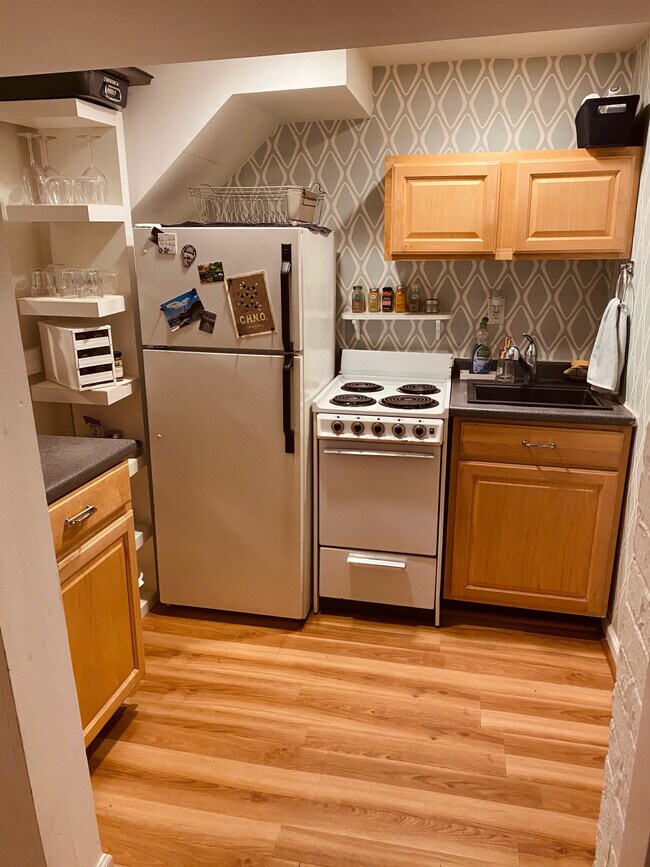 Building Photo - Tunlaw Upstairs