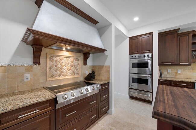 Building Photo - 6226 Paradise Point Dr
