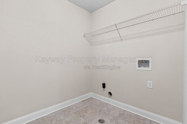 Building Photo - 215 Ryan Ln