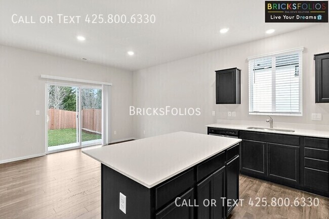 Building Photo - 1265 SW Pendleton Way