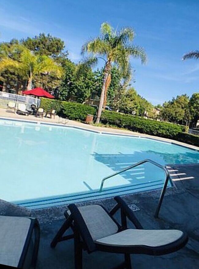 Building Photo - 3855 Thorncroft Ln