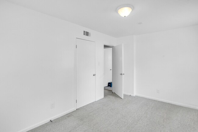 Building Photo - 2222 Bacon Park Dr