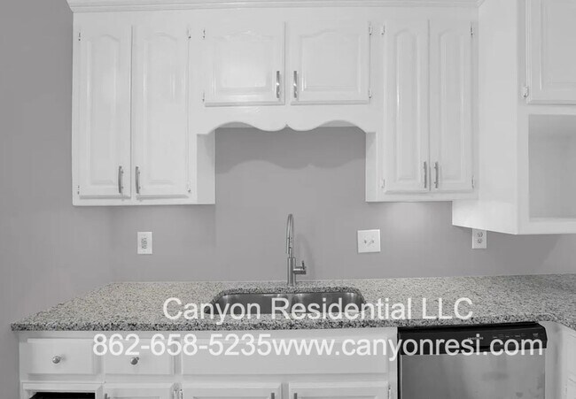 Building Photo - Beautiful home with 3 bedrooms!