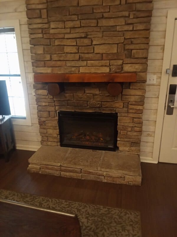Building Photo - 8680 Piney Shores Dr