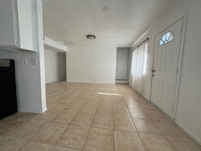 Building Photo - MeadSt221-223