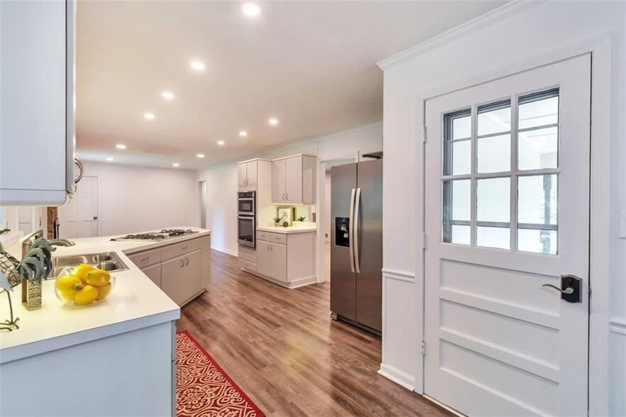 Building Photo - 759 Glen Cir SW