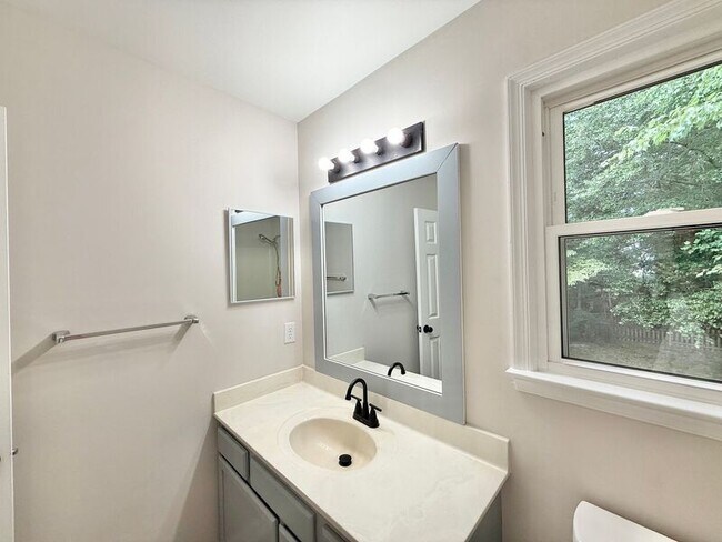 Building Photo - 707 Clay Hill Dr