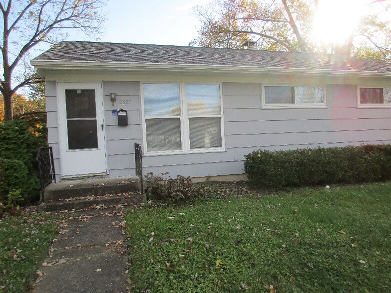 Building Photo - 2327 Shrewsbury Rd