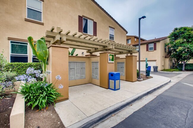 Building Photo - Fantastic 4 Bedroom House in Central San Diego Available in August!!