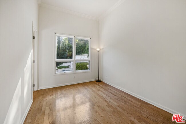 Building Photo - 3780 1/2 Multiview Dr